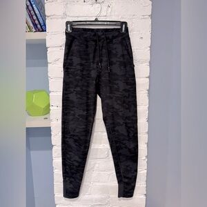 Alphalete Womens Blue Camouflage Premium V2 Jogger Pants Size XS Gym Yoga‎